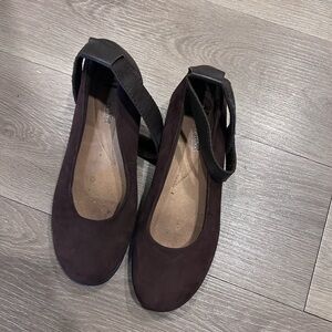Clarks Brown Ankle-Strap Shoes – Women’s Size 9